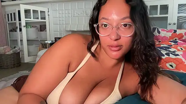 dreamyriri (F young) - strip tease with full pussy spread