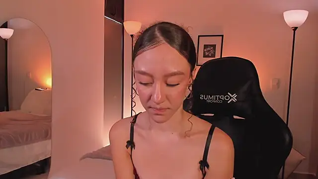ChloeMoreti live cam on StripChat
