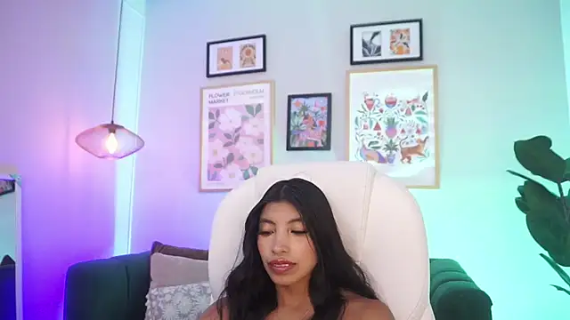 Tiffany_Low live cam on StripChat