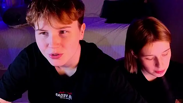 two_gerls_here webcam