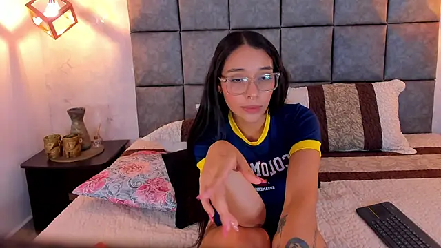 Roseaurora live cam on StripChat