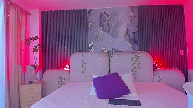 CarolineFyre webcam