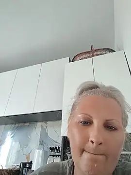 Divineblond webcam