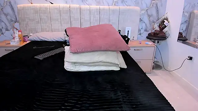 kiana_cream webcam