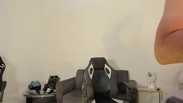 MaximusClark webcam