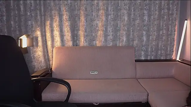 Hoot_owl_cb live cam on StripChat