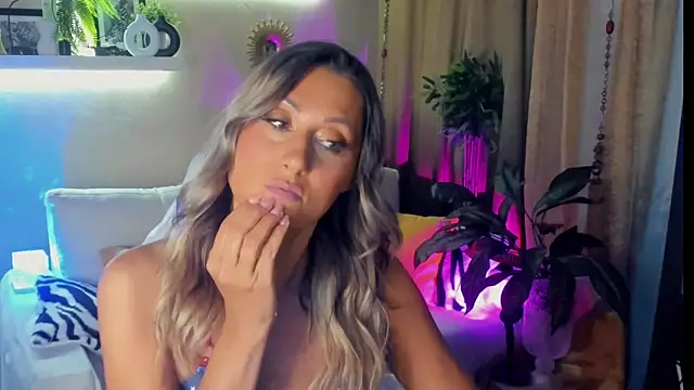 SarahAlluring webcam