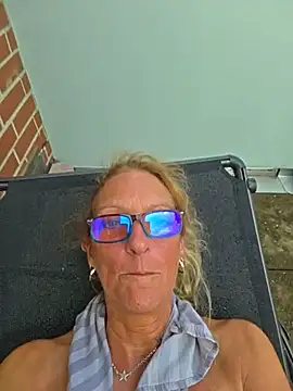 HotWifeLyn68 webcam