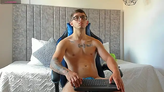 Calvin_Hunter webcam