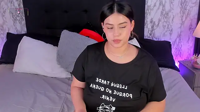 Miamontoya live cam on StripChat