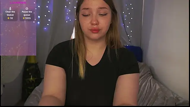 CuteSharloti live cam on StripChat