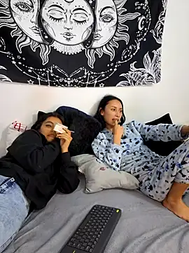 emily_n_abby webcam