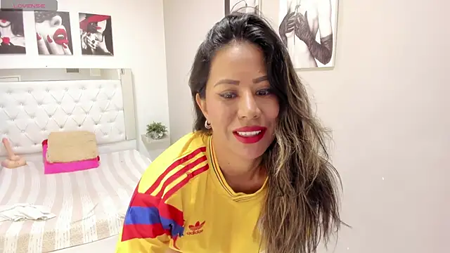 Ashleyyrobert live cam on StripChat