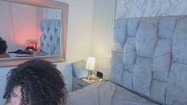 Meganisperfect69 live cam on StripChat
