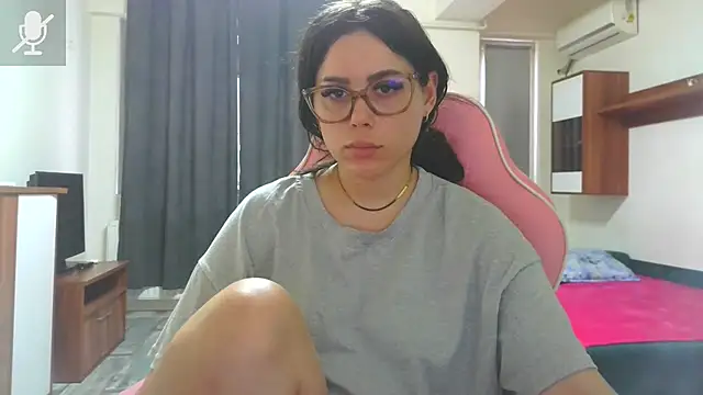 LovelyJulliette webcam