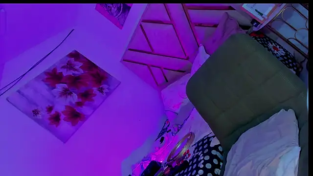 EbonyWildYou webcam