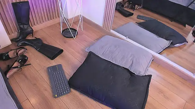 Lilit_doll webcam