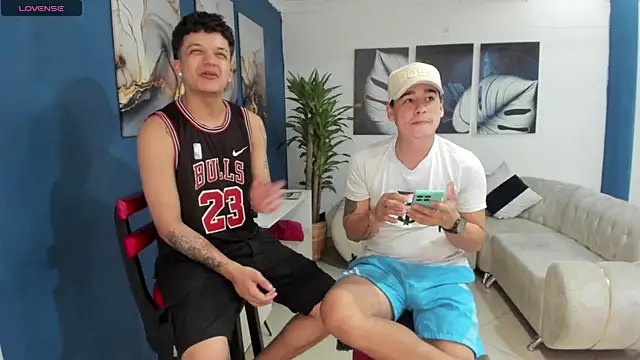 thesecret-roommates webcam