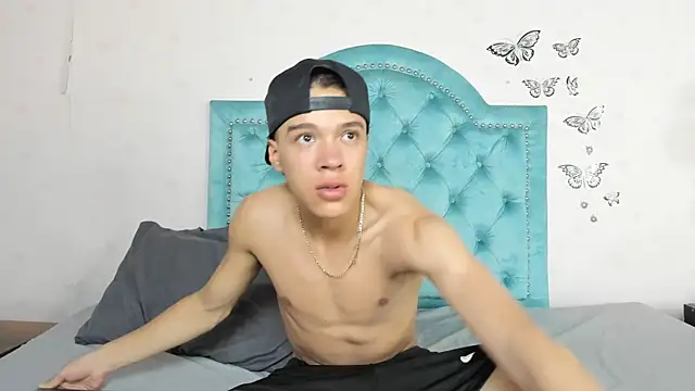 Charlie_Latino webcam