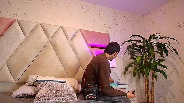 Zoelucas live cam on StripChat