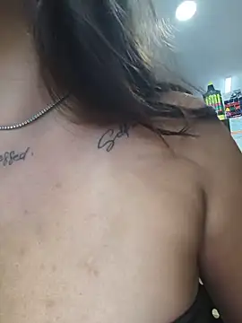 MissNyraSecret webcam