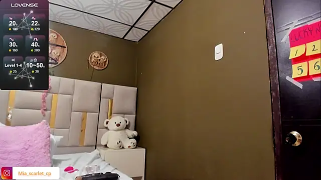 Mia_scarlet69 webcam