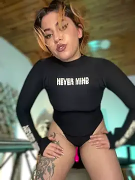 NikkiNix webcam