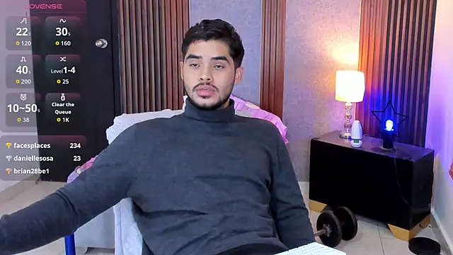 luciano_vitale live cam on StripChat