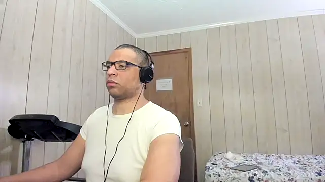 NaturalBeautyQueen webcam