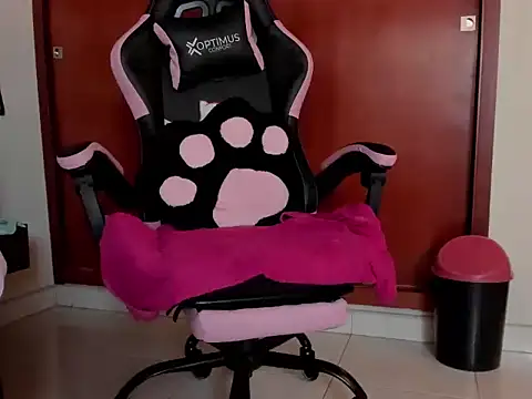 zaraywhitmore webcam