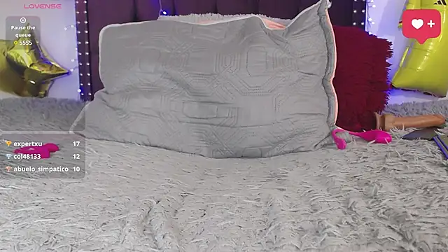 lorenna_pym webcam