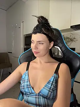 CurlyLara Live Webcam on Stripchat