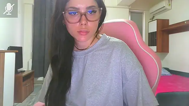 LovelyJulliette webcam