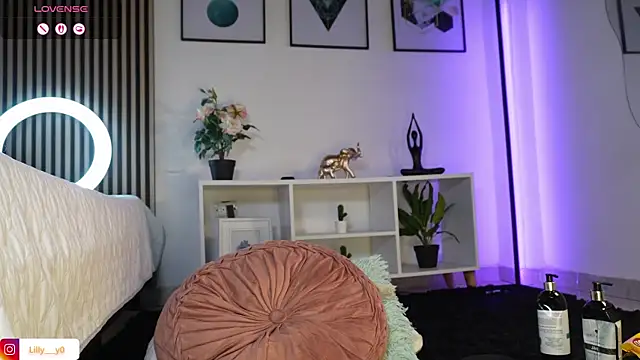 LillyDolls23 webcam