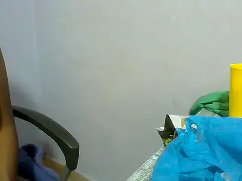 pretty_almah webcam