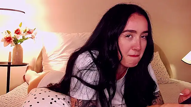 KimKhallifa webcam