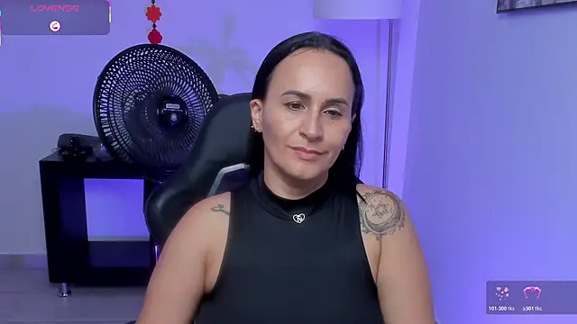 Sara_Charmy webcam