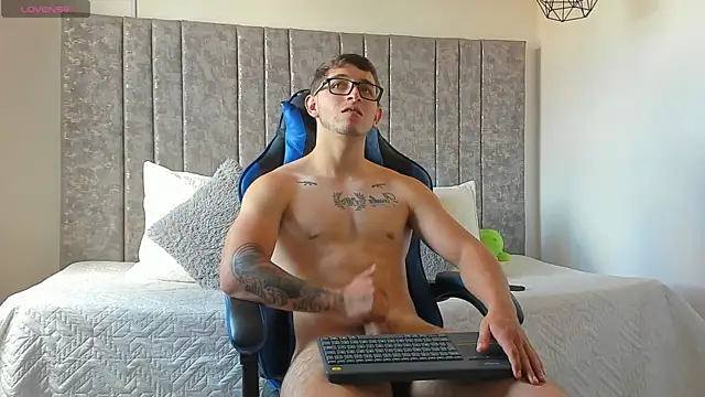 Calvin_Hunter webcam