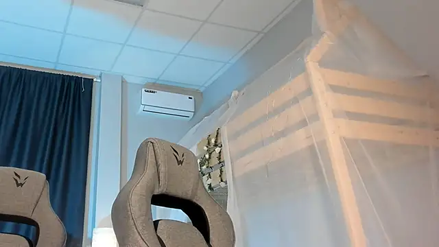 LilithNlsn webcam