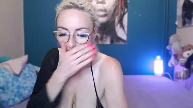 nadinnne - NADINNNE's free webcam - UK Sex Cams