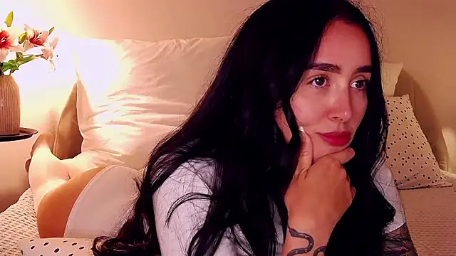 KimKhallifa webcam