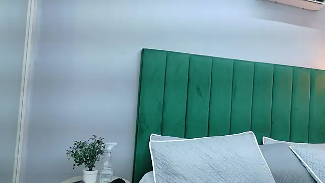 NaughtyHally_ webcam