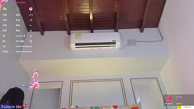 AlannaJoness webcam