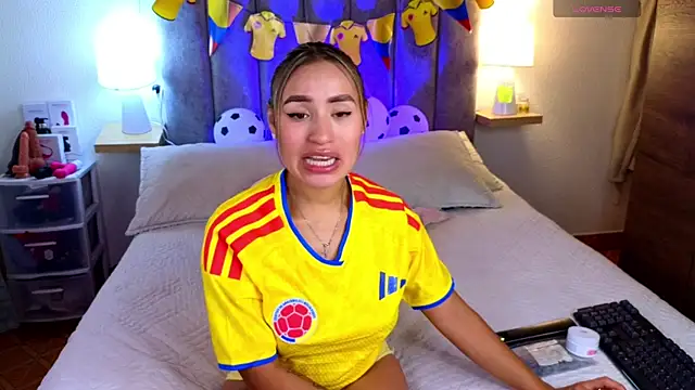 Victoria_Hils webcam