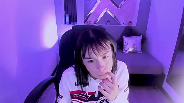 Hanna_Bloomm webcam