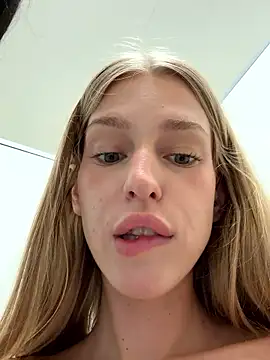 kira_mia webcam