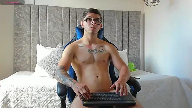 Calvin_Hunter webcam