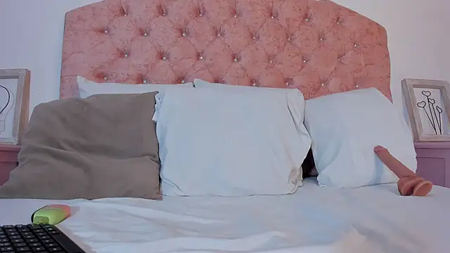 PriscilaCooper_ webcam