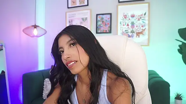 Tiffany_Low live cam on StripChat