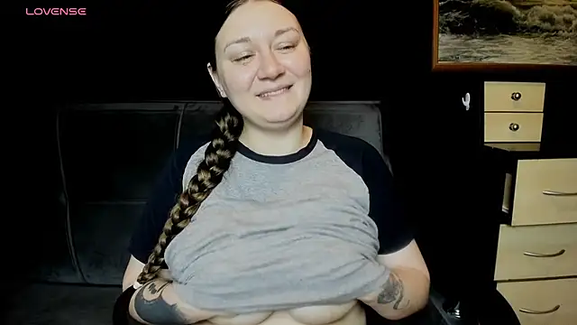 AlisaGlass live cam on StripChat